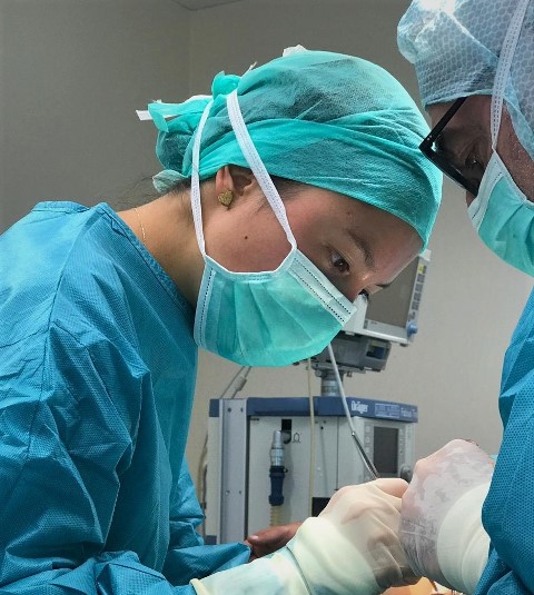 Dr Raslan First Op Schulzetspezialist Kniespezialist Orthopäde Berlin Naomi 1